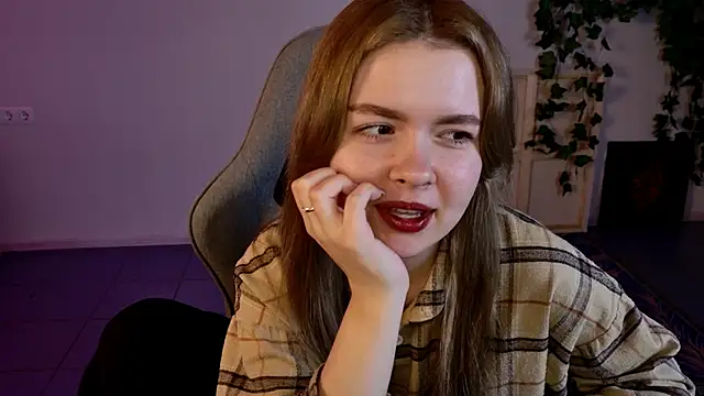 Snapshot of HaleySun chatting on October 20, 2025, 9:10 am HaleySun online show from October 20, 2025, 9:10 am