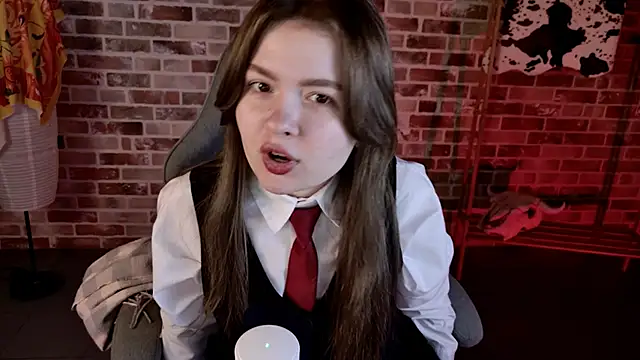 Snapshot of HaleySun chatting on November 4, 2025, 9:13 am HaleySun online show from November 4, 2025, 9:13 am