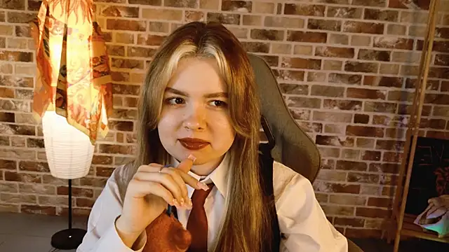 Snapshot of HaleySun chatting on September 28, 2025, 5:03 am HaleySun online show from September 28, 2025, 5:03 am