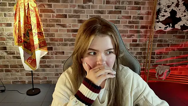 Snapshot of HaleySun chatting on October 14, 2025, 1:34 pm HaleySun online show from October 14, 2025, 1:34 pm