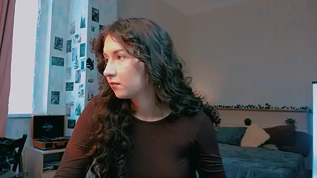 raviolly046 online show from October 25, 2025, 10:25 am