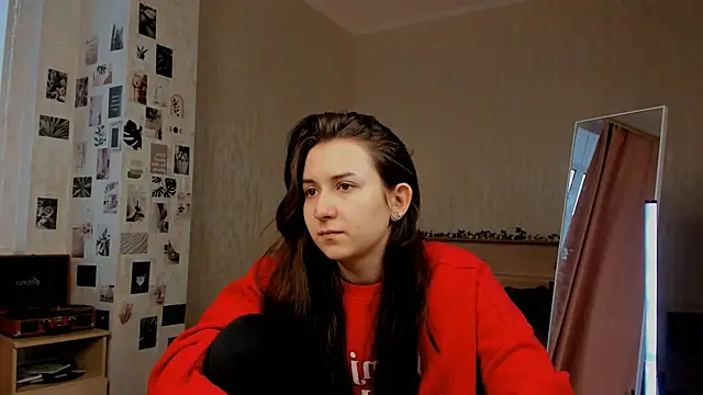 raviolly046 online show from October 12, 2025, 8:37 am