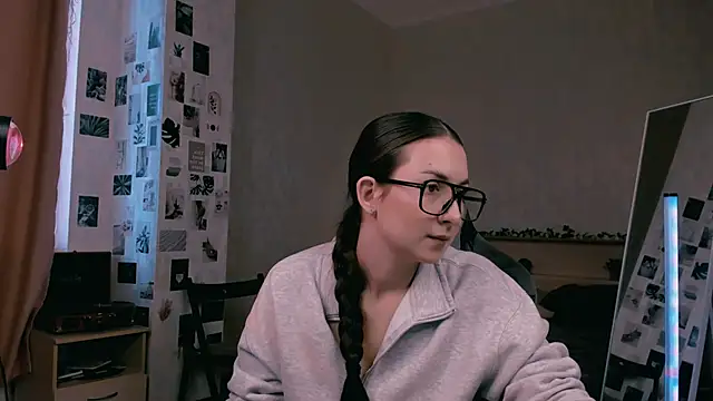 raviolly046 online show from October 5, 2025, 9:11 am