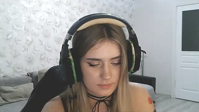 JerrieLoosle online show from September 28, 2025, 5:53 pm
