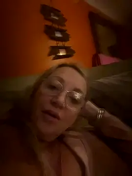 Snapshot of Littleangeleyes chatting on October 19, 2025, 8:00 pm Littleangeleyes online show from October 19, 2025, 8:00 pm