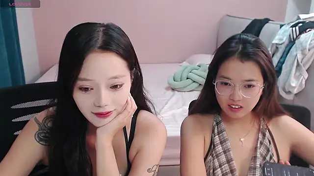 Snapshot of redrose520 chatting on October 9, 2025, 12:06 pm redrose520 online show from October 9, 2025, 12:06 pm