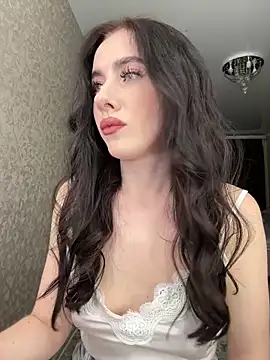 Milla Moore online show from September 24, 2025, 7:20 pm