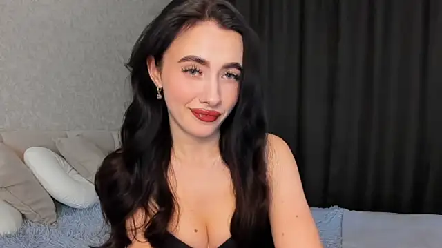 Milla Moore online show from September 30, 2025, 3:29 pm