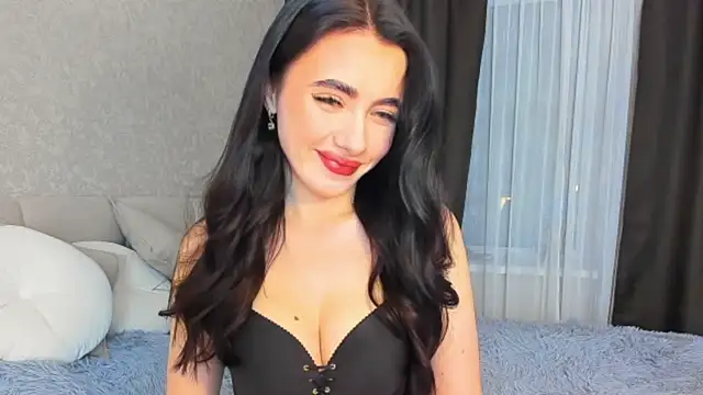 Milla Moore online show from October 18, 2025, 5:15 pm