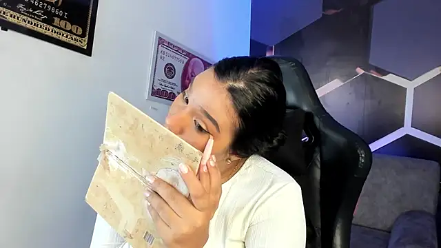 Snapshot of Tamara_Johnss_ chatting on November 14, 2025, 2:48 am Tamara Johnss online show from November 14, 2025, 2:48 am