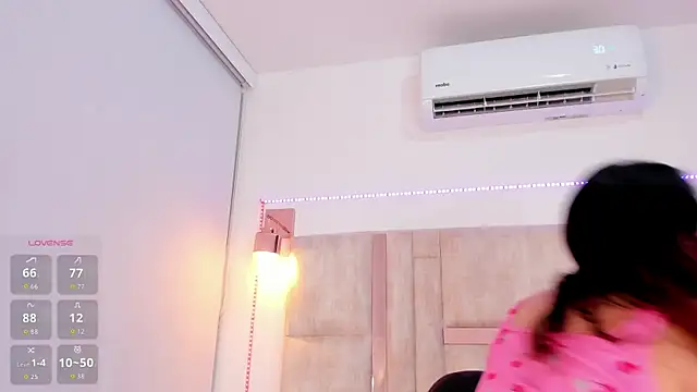 emily  walker online show from September 29, 2025, 1:06 pm