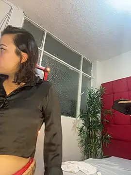 Snapshot of liz_and_thiago chatting on October 3, 2025, 9:16 pm liz and thiago online show from October 3, 2025, 9:16 pm