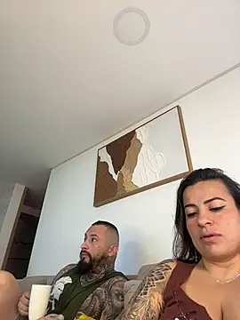 Snapshot of liz_and_thiago chatting on October 9, 2025, 12:17 pm liz and thiago online show from October 9, 2025, 12:17 pm