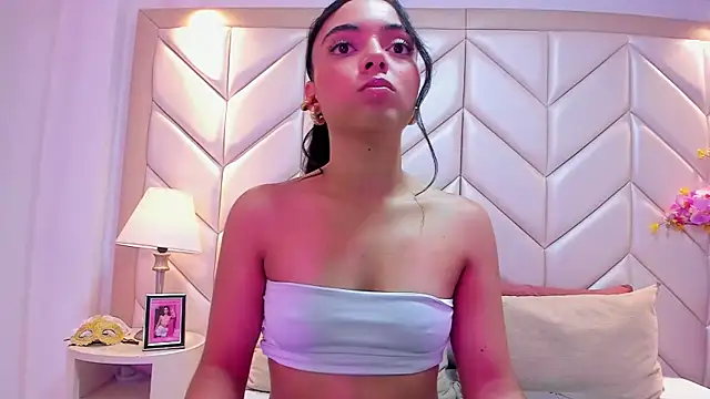 Snapshot of AriaBelles chatting on October 21, 2025, 7:35 pm AriaBelles online show from October 21, 2025, 7:35 pm