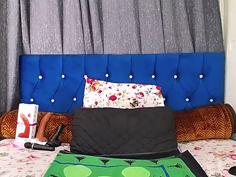 Snapshot of BustyBMWx chatting on October 28, 2025, 11:31 am BustyBMWx online show from October 28, 2025, 11:31 am