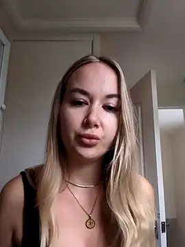 BarbieDolly x online show from November 3, 2025, 1:04 pm