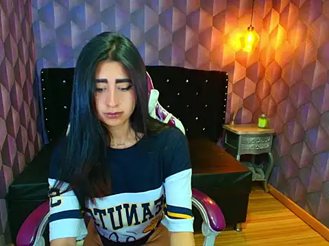 Nanisshawna online show from November 5, 2025, 2:58 am