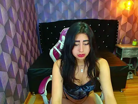Nanisshawna online show from November 4, 2025, 3:32 am