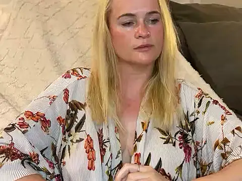 Snapshot of Sweet-TessaXX chatting on October 27, 2025, 5:36 pm Sweet-TessaXX online show from October 27, 2025, 5:36 pm