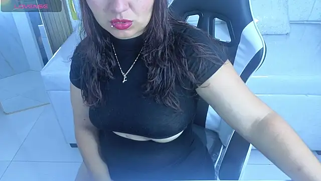 Saraah Tx online show from October 16, 2025, 3:04 am