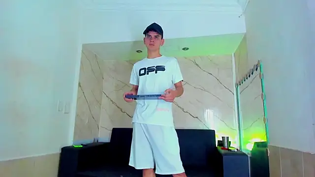 Snapshot of ALEX_MILLER25 chatting on November 3, 2025, 4:39 am ALEX MILLER25 online show from November 3, 2025, 4:39 am