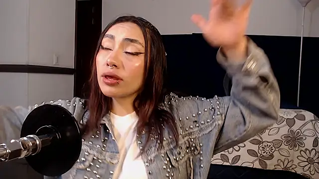 Snapshot of Brigith24 chatting on October 18, 2025, 3:30 am Brigith24 online show from October 18, 2025, 3:30 am