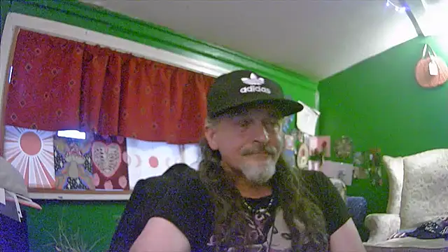 HippieDad333 online show from June 5, 2026, 12:48 am