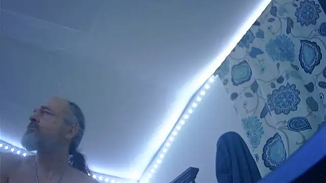 HippieDad333 online show from December 19, 2025, 11:07 pm