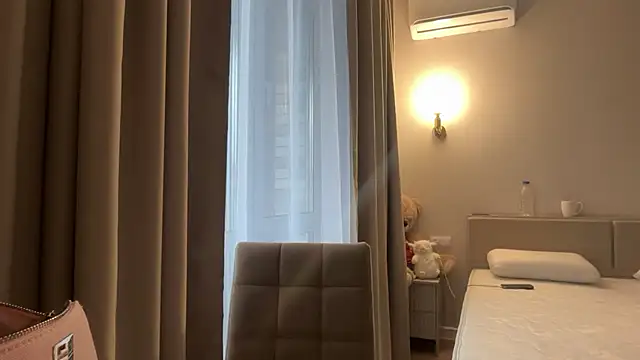 CandysRose online show from April 19, 2026, 4:24 am