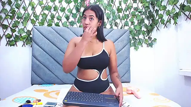 Snapshot of vfridaper chatting on October 9, 2025, 1:55 pm vfridaper online show from October 9, 2025, 1:55 pm