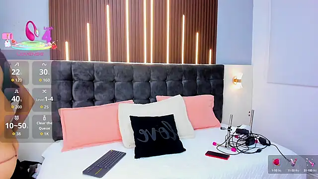 Nathaly  Rosse online show from October 10, 2025, 3:29 am