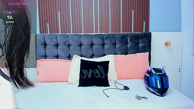 Nathaly  Rosse online show from November 5, 2025, 3:42 am