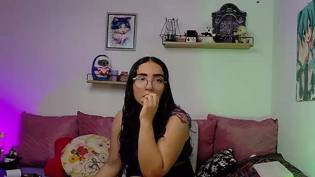 LucyDerby online show from November 22, 2025, 1:48 am