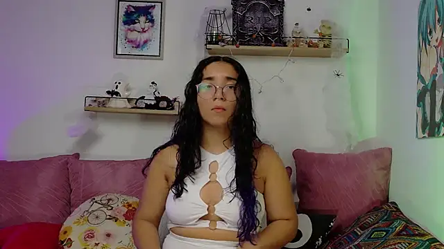 LucyDerby online show from November 13, 2025, 2:04 am