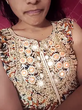 Snapshot of Queen-Bee143 chatting on February 17, 2026, 4:43 am Queen-Bee143 online show from February 17, 2026, 4:43 am