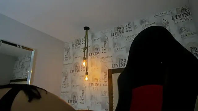 ALAHIACRUZ1 online show from April 10, 2026, 7:21 pm