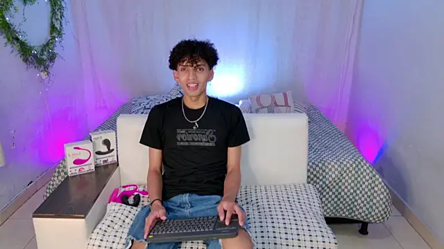 josesweet  online show from October 3, 2025, 10:55 pm