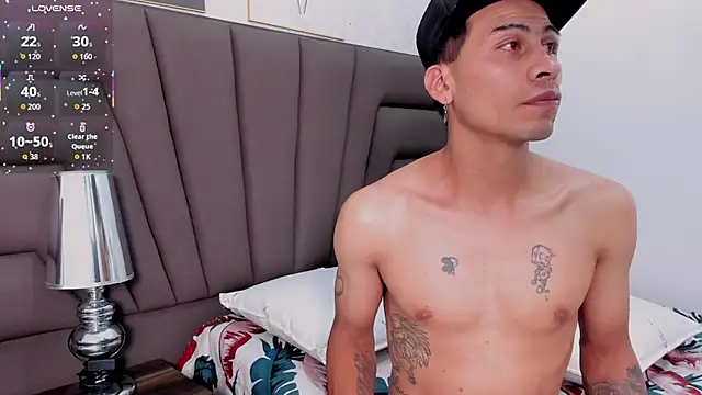 Snapshot of Erack_and_Emmy chatting on October 16, 2025, 3:48 am Erack and Emmy online show from October 16, 2025, 3:48 am