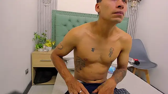 Snapshot of Erack_and_Emmy chatting on September 30, 2025, 7:20 pm Erack and Emmy online show from September 30, 2025, 7:20 pm