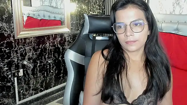 Snapshot of MaraBlake_ chatting on October 11, 2025, 8:32 pm MaraBlake online show from October 11, 2025, 8:32 pm