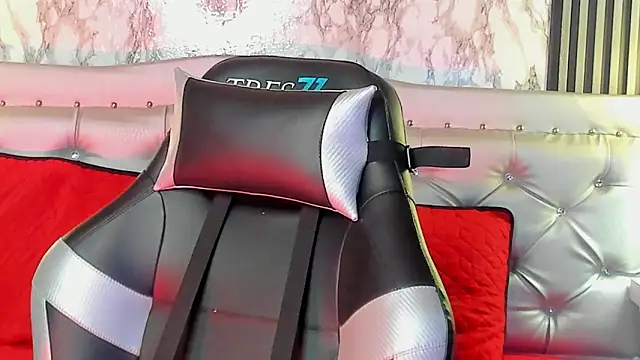 Snapshot of MaraBlake_ chatting on October 6, 2025, 9:48 pm MaraBlake online show from October 6, 2025, 9:48 pm