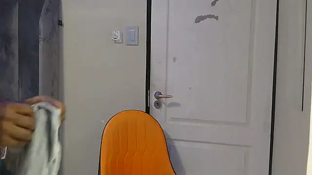 MthondoWeBananaX2 online show from October 28, 2025, 5:01 pm