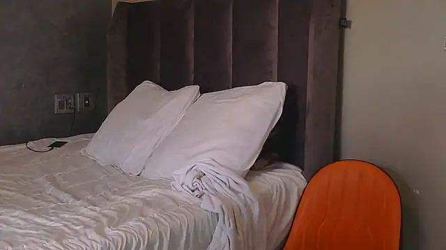 Snapshot of MthondoWeBananaX2 chatting on November 12, 2025, 1:04 pm MthondoWeBananaX2 online show from November 12, 2025, 1:04 pm