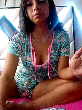 NileveSantanna online show from October 7, 2025, 1:23 pm