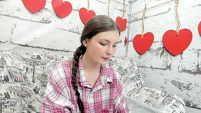 Shyly Lisa online show from September 30, 2025, 1:22 am