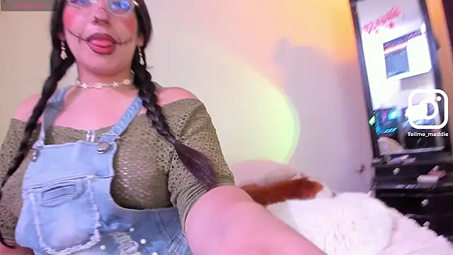 tellmemaddie online show from October 28, 2025, 3:33 pm