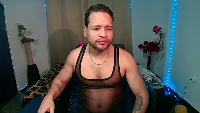 LucasGaeel online show from April 17, 2026, 12:19 pm