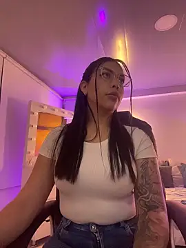 Snapshot of kloe28 chatting on November 5, 2025, 3:20 am kloe28 online show from November 5, 2025, 3:20 am