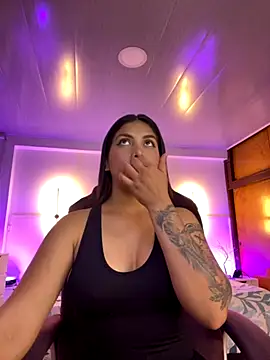 Snapshot of kloe28 chatting on October 2, 2025, 3:43 am kloe28 online show from October 2, 2025, 3:43 am