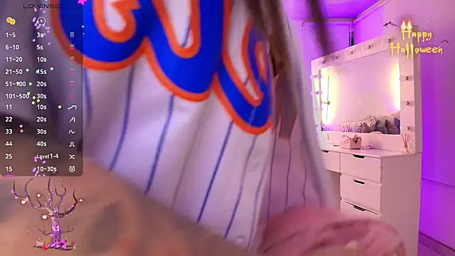 Snapshot of kloe28 chatting on October 14, 2025, 3:40 am kloe28 online show from October 14, 2025, 3:40 am